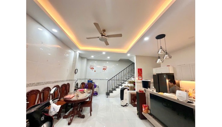 Bán nhà đường 475, Phước Long B, giá nhỉnh 5 tỷ.